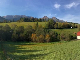 úžastný výhľad na Belianske Tatry z príjazdovej cesty k privátu